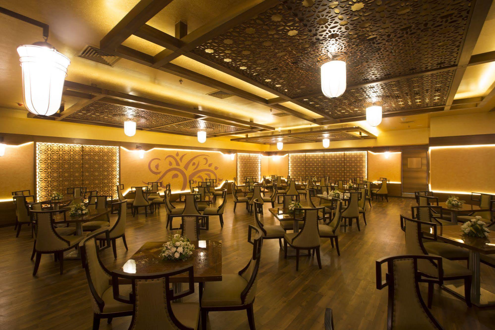 Eskay Resorts Mumbai  Buitenkant foto